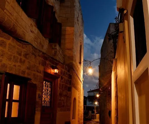The Three Story Old Town House 펜션