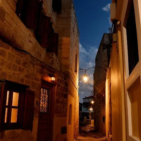 The Three Story Old Town House 別荘