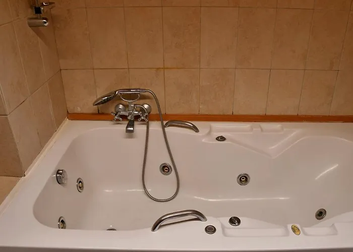 بيت للعطل The Three Story Old Town House *